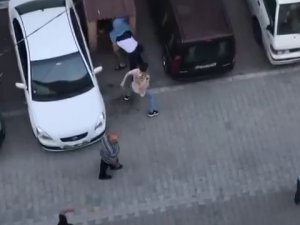Kızının Sevgilisi Olduğunu Öğrendi, Mahalleyi Birbirine Kattı