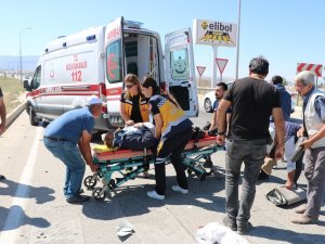 Otomobille Çarpışan Motosiklet Sürücüsü Yaralandı