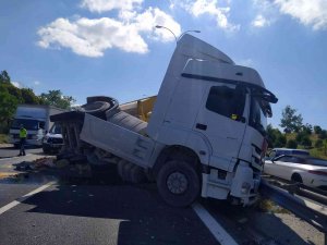 Tem Otoyolunda Feci Kaza: 1 Kişi Yaralı