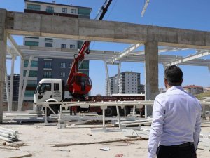 Pursaklar Mimar Sinan Pazar Alanı Ve Ticaret Merkezi İnşaatı Hızla Yükseliyor