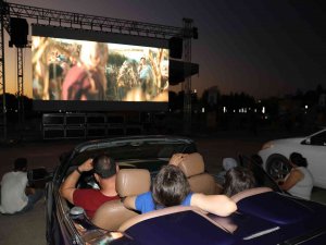 Yüreğir’de "Arabada Sinema Günleri" Başladı