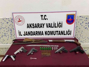Aksaray’daki Restoran Baskınında Çok Sayıda Silah Ele Geçirildi
