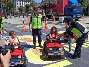 Emniyet Kemerinin Önemini Tepe Taklak Olarak Anladılar