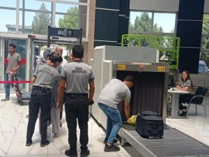 Batman’da Peynir Bidonuyla Silah Ve Uyuşturucu Sevkiyatı