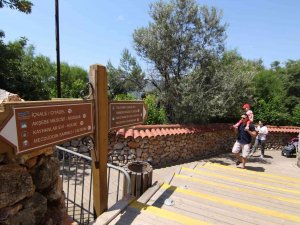 Alanya Kalesi Yönlendirme Levhaları Ve Panolar Yenilendi