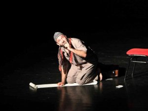 "Çıplak Ayak" Samsun’da Sahnelendi