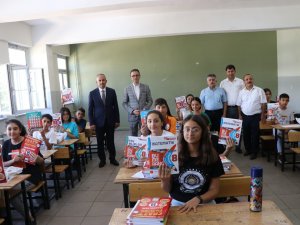 Kayapınar Belediyesi’nden Eğitime 5 Bin Kaynak Kitap Desteği