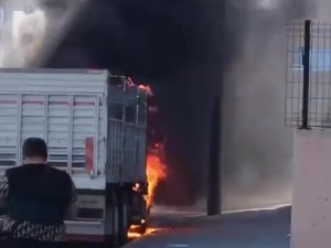 Kamyon Alev Alev Yandı