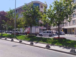 Küçükçekmece’de Yolun Karşısına Geçmeye Çalışan Kadına Araç Çarptı