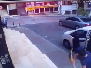 Mecidiyeköy’de Akıl Almaz Anlar: Süpürgeyle Hırsızları Kovalayıp Kaçırdı