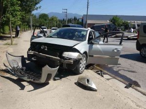 5 Araç Kazaya Karıştı, Savrulan Panelvan Devrildi