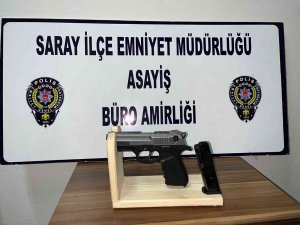 Husumetlilerinden Birini Vurdu, Diğerini De Darp Etti