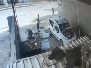 Mardin’de Zincirleme Kazada Yoldan Geçen Kadın Saniyelerle Kurtuldu