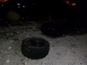 Ağaçlık Alandaki Araba Lastikleri Ormanı Yaktı