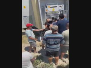 Kuşadası’nda Sık Sık Elektrik Kesintisine Neden Olan "Hırsız Fare" Böyle Yakalandı