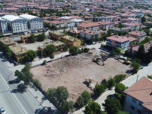 Eski Askeri Lojmanların Yıkımına Başlandı