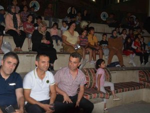 Hakkari’de Yüzlerce Kişi Açık Havada Film İzledi