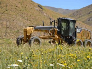 Şırnak Yaylalarında Hummalı Yol Onarma Çalışması