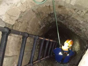 Kuyuda Mahsur Kalan Tilki Ekiplerin Ortak Çalışmasıyla Kurtarıldı