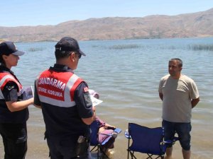 Elazığ’da Jandarma Ekipleri, Vatandaşları Suda Boğulmalara Karşı Bilgilendirdi