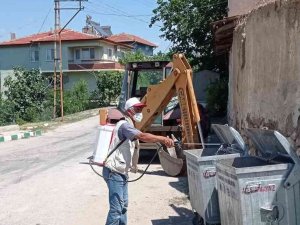 Çöp Konteynerleri Yerinde İlaçlanarak Dezenfekte Ediliyor