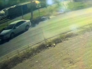 Otomobil, Elektrikli Bisiklete Çarptı