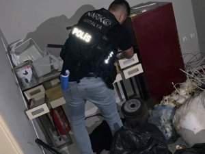 Manavgat’ta Eş Zamanlı Uyuşturucu Operasyonu
