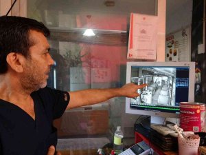 Arsız Hırsız İkinci Gün Para Bulamayınca Limonata İçti, Bal Kavanozunu Çaldı
