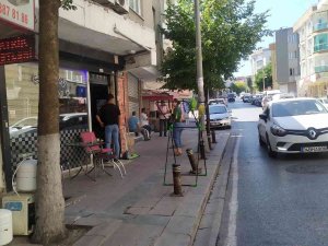 Yayayı Ezmek İstemeyen Motorlu Kurye Dubaya Çarparak Kaldırıma Savruldu: O Anlar Kamerada