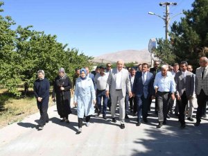 Erenli Mahallesinde Beton Yol Uygulaması Yapıldı