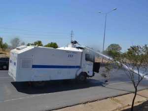Anız Yangınına Müdahale Eden İtfaiyeye Polis Toma’sı Da Destek Verdi