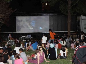 Açık Hava Sineması Miniklerle Buluştu