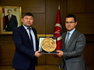 Kazakistan Nur-mübarek Mısır İ̇slam Medeniyeti Üniversitesi’nden Rektör Topal’a Ziyaret