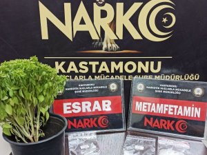 Çiçek Saksısında Uyuşturucu Taşırken Yakalanan 2 Şüpheli Tutuklandı