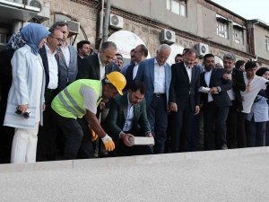 Hanlar Bölgesi’nin Dönüşümü İçin İlk Taş Bakan Kurum’dan