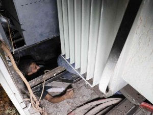 Kablo Çalmak İçin Girdiği Trafo İçerisinde Sıkışınca Yakalandı