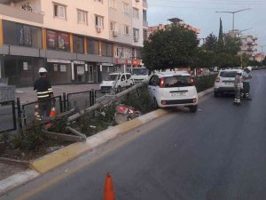 Kaza Yapan Otomobilde 2 Kişi Yaralandı
