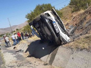 Elazığ’da Otomobil Yan Yattı: 1 Yaralı