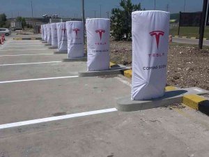 Tesla Otomobil Sahipleri Şarj İstasyonunu Mangal Partisiyle Kutlayacak