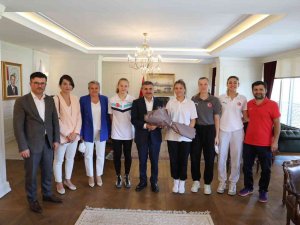 Milli Sporculardan Vali Atay’a Ziyaret