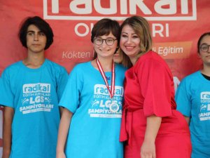 Radikal Eğitim Kurumları’nda Lgs’de Dereceye Giren Öğrencilere Ödül
