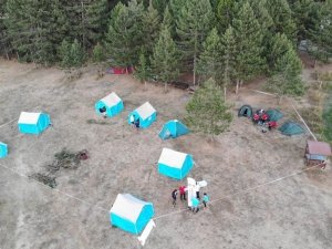 Doğaseverler Kamp Ve Doğanın Tadını Çıkardı