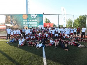 Fıfa Standartlarına Uygun Şekilde İnşa Edilen Spor Tesisi Açıldı