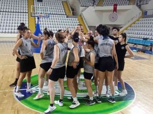 Turgutlu Belediyesi Kadın Basketbol Takımı Parkeye İndi