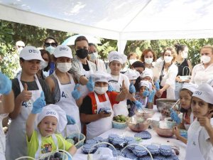 Deü’de Tedavi Gören Çocuklar Meyve Bahçesinde Moral Buldu