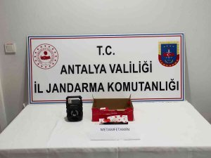 Kargoyla Gelen Uyuşturucuya Jandarmaya Takıldı