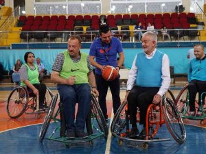 Engelli Sporcularla Farkındalık Maçı Yaptılar