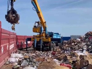İ̇stanbul’daki Operasyonda Ele Geçirilen 70 Tonluk Kaçak Alkol Ve Tütün İmha Edildi