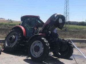 Traktöre Çarpan Tır Sürücüsü Öldü