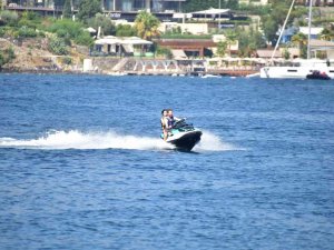 Merve Boluğur’dan Jet Ski Şov